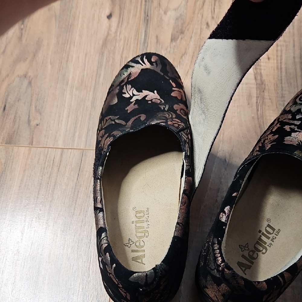 Alegria Lauryn Black Rose Gold with Green Metallic Floral Accents Clogs Size 38 - Picture 11 of 13